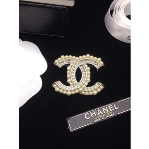 Rhinestone pearl brooch