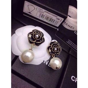 Camellia pearl pendant earrings