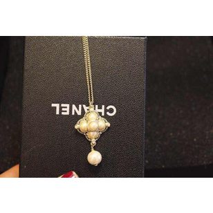 Pearl pendant necklace