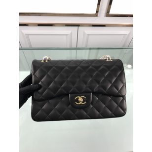 Original lambskin leather jumbo flap bag with gold chain