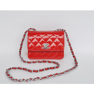 Red Patent Leather Turn Lock Chain Shoulder Bag