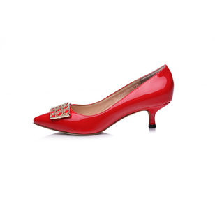 Red patent leather pointed head pump