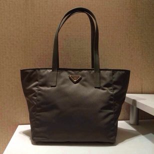 Nylon tote bag