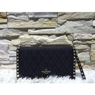 Jacquard rockstud clutch