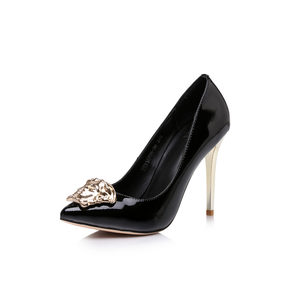 Black patent leather point head pump