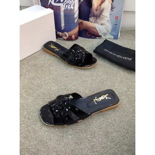 Black patent leather square slippers