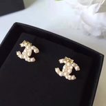 Chanel small pearls earrings