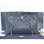 Chanel Carviar leather chain tote bag